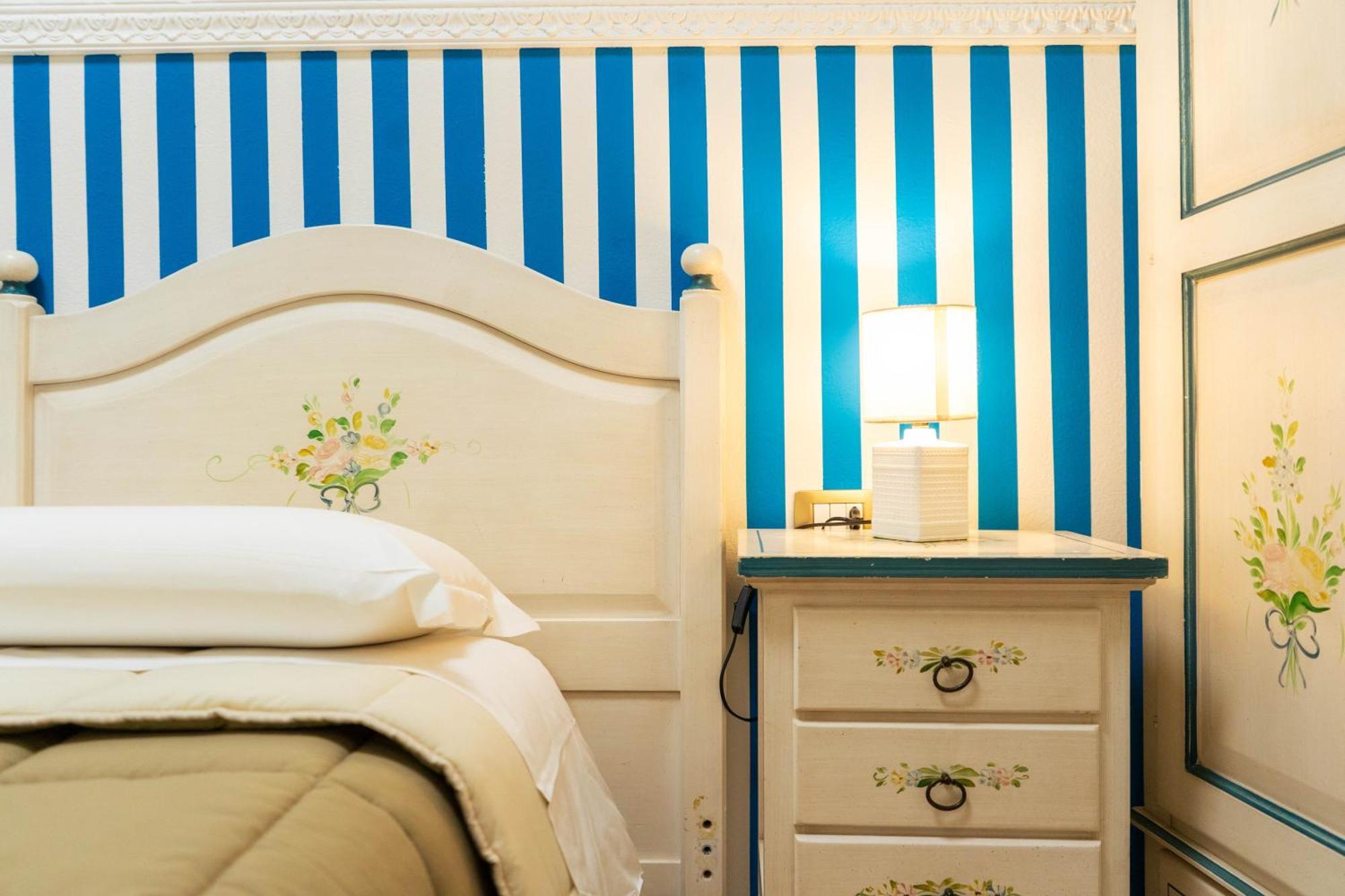 Le Tre Stelle Hotel Cagliari Kültér fotó
