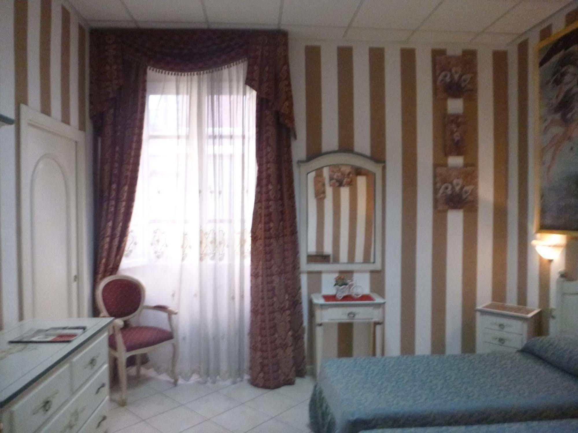 Le Tre Stelle Hotel Cagliari Kültér fotó